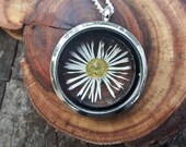 Daisy Necklace, Real Flower Locket, Botanical Jewellery, Real Plant Necklace, Colourful Jewellery, Nature Lover Gift, Natural Necklace