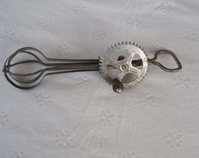 Vintage Hand Crank Egg Beater / Mixer Etsy
