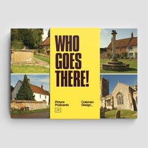 Könnte beinhalten: Eine gelbe Postkarte mit dem Text "WHO GOES THERE!" in schwarzen Fettdruck. Die Postkarte ist in vier Abschnitte unterteilt, die jeweils ein anderes Bild eines Gebäudes in einer kleinen Stadt zeigen. Der Text "Picture Postcards x 4" und "Coleman Design." ist ebenfalls enthalten.