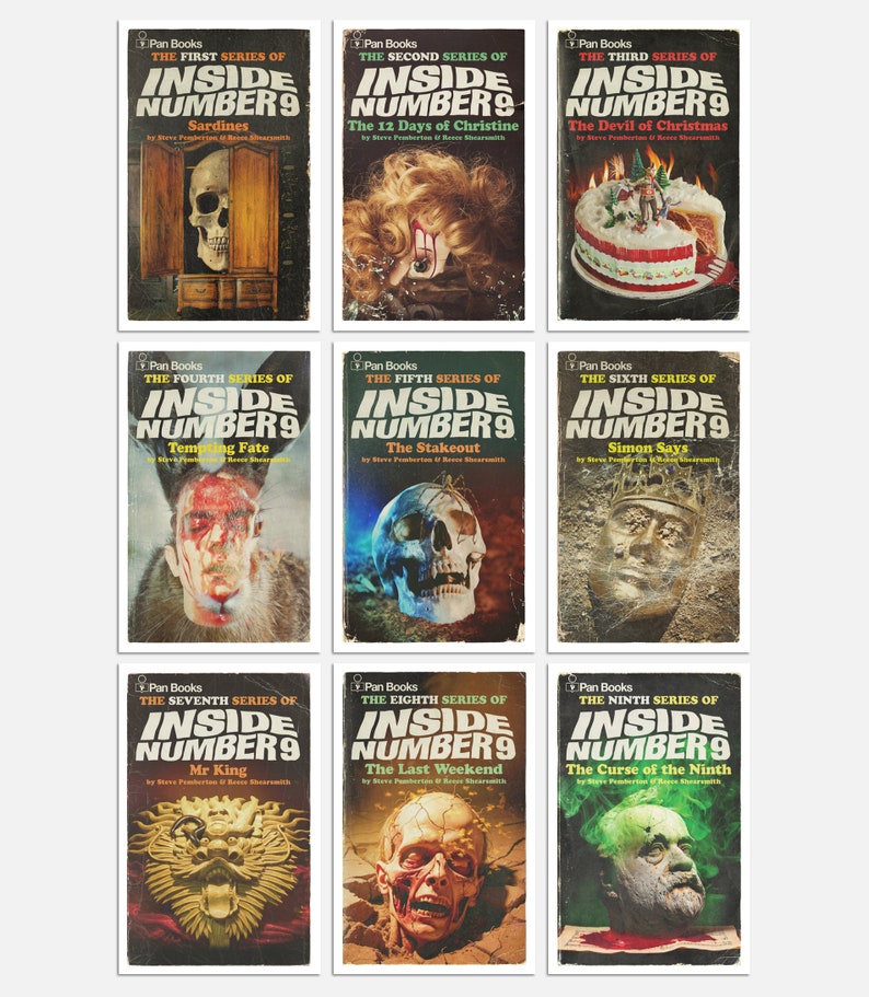 Peut inclure: Un ensemble de neuf livres de poche vintage sur le th&egrave;me de l'horreur. Les couvertures pr&eacute;sentent des illustrations de cr&acirc;nes, un g&acirc;teau, un dragon et d'autres images effrayantes. Les titres incluent "Sardines", "Les 12 jours de Christine", "Le Diable de No&euml;l", "Tentation du destin", "La Planque", "Simon dit", "Mr King", "Le Dernier Week-end" et "La Mal&eacute;diction du Neuvi&egrave;me".