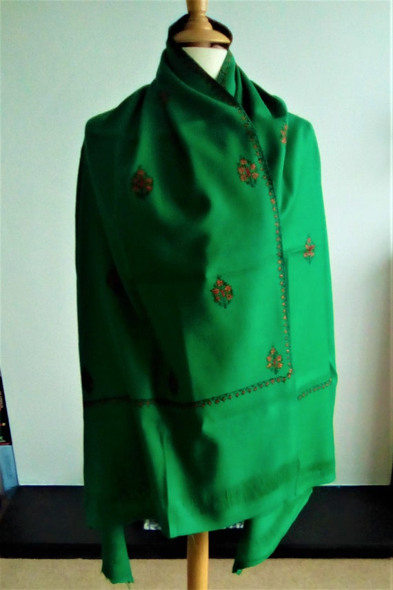 Vintage woollen shawl, Kashmiri embroidered stole… - image 4