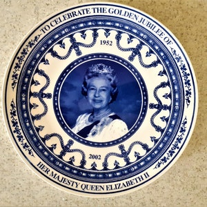 Vintage Wedgwood plates of Queen Elizabeth II Golden Jubilee 2002 and Queen Mother,  Daily Mail souvenir,