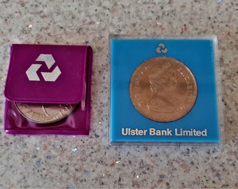 Vintage 1977 Koningin Elizabeth II zilveren jubileum en koningin-moedermuntset - Ulster Bank Memorabilia