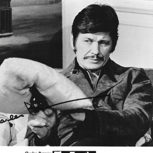 Charles Bronson * Zeldzame * Gesigneerd &quot;The Family&quot; Black & White 8x10 Publiciteit Film Foto