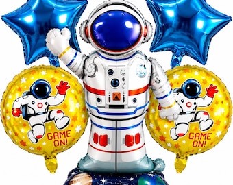 Può includere: Un set di palloncini in alluminio con una grande figura centrale di astronauta, due palloncini blu a forma di stella e due palloncini rotondi gialli con un'illustrazione di astronauta e il testo "GAME ON!" stampato in rosso su base blu.