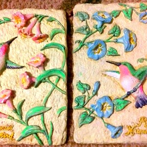 Avon Set of 2 Hummingbird 3-D Hanging Plaques Rufous and Ruby-throated