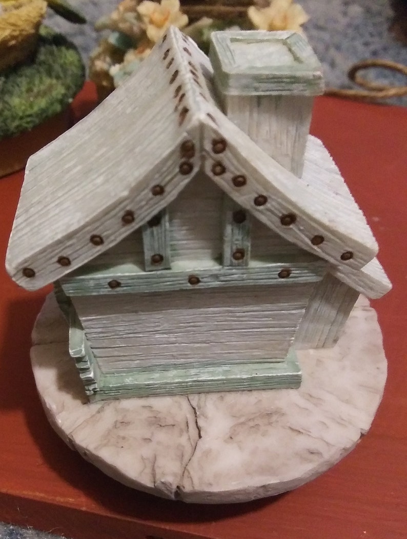 Puede incluir: Un juego de tres tazas de cer&aacute;mica con un acabado moteado y mate. Las tazas son de color crema, gris claro y gris oscuro. Cada taza tiene un dise&ntilde;o simple y moderno y un asa redondeada.