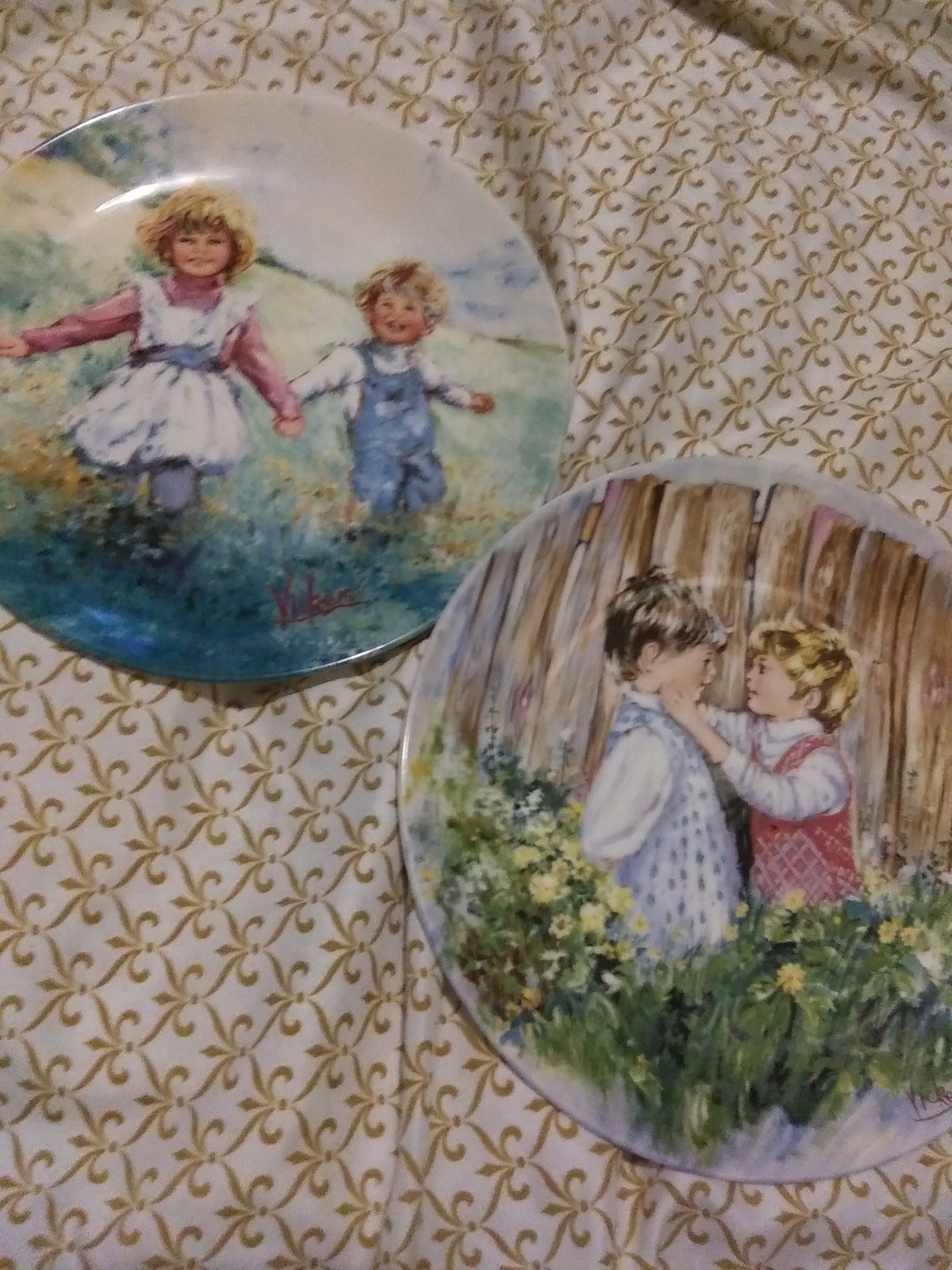 Set of 2 Vintage Collector Plates by Mary Vickers Etsy