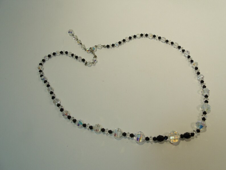 Handcrafted Artisan Necklace Crystal Glass Bead Necklace Black and Clear D1JS19