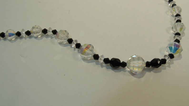 Handcrafted Artisan Necklace Crystal Glass Bead Necklace Black and Clear D1JS19