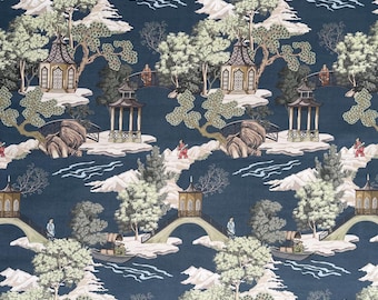 Blauer Chinoiserie Stoff: Pagoda Garden Baumwollmischung (140 cm breit)