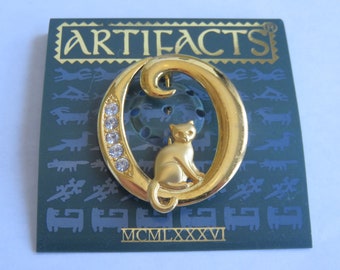 JJ Jonette Cat Initial O brooch Pin