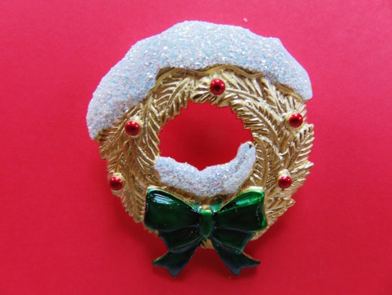 JJ Jonette Gold Tone Snow Covered Wreath Brooch P… - image 2