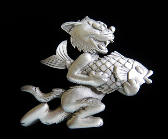 Rare/JJ Jonette Kitty With Fish Makes " The Great Escape" With His Catch Of The Day Brooch Pin