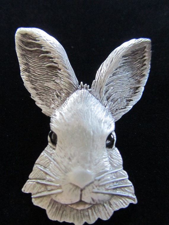 Hare Money Clip: Hand-painted Silver Enamel, Alice in  Textured Round Hare Rabbit Money Clip display picture 1