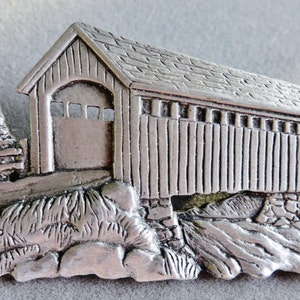 JJ Jonette Old Country Covered Bridge Brooch Pin image 2