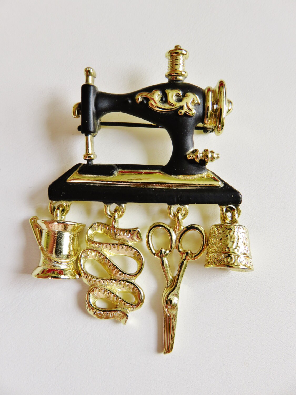 Danecraft Vintage Sewing Machine With Dangling Sewing Charms