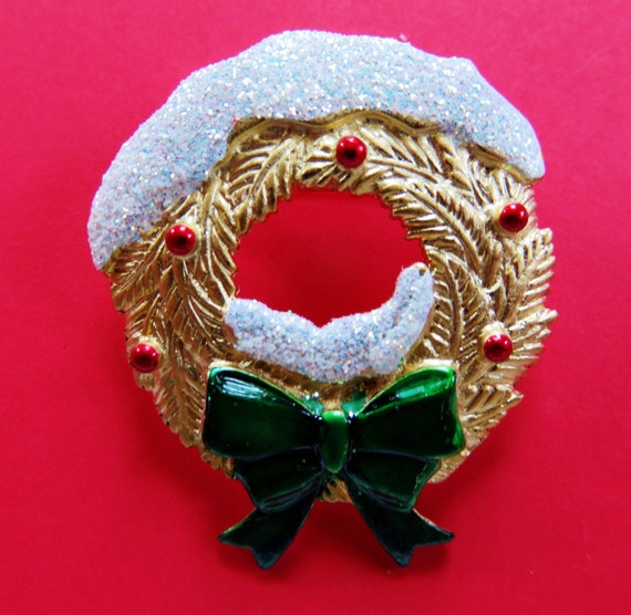 JJ Jonette Gold Tone Snow Covered Wreath Brooch P… - image 1