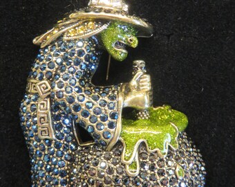 NIB Heidi In The Kitchen Brooch