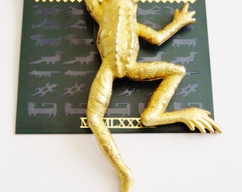 Large Goldtone JJ Jonette Climbing Frog Brooch Pin