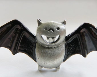 JJ Jonette Smiling Halloween Vintage Bat Pin