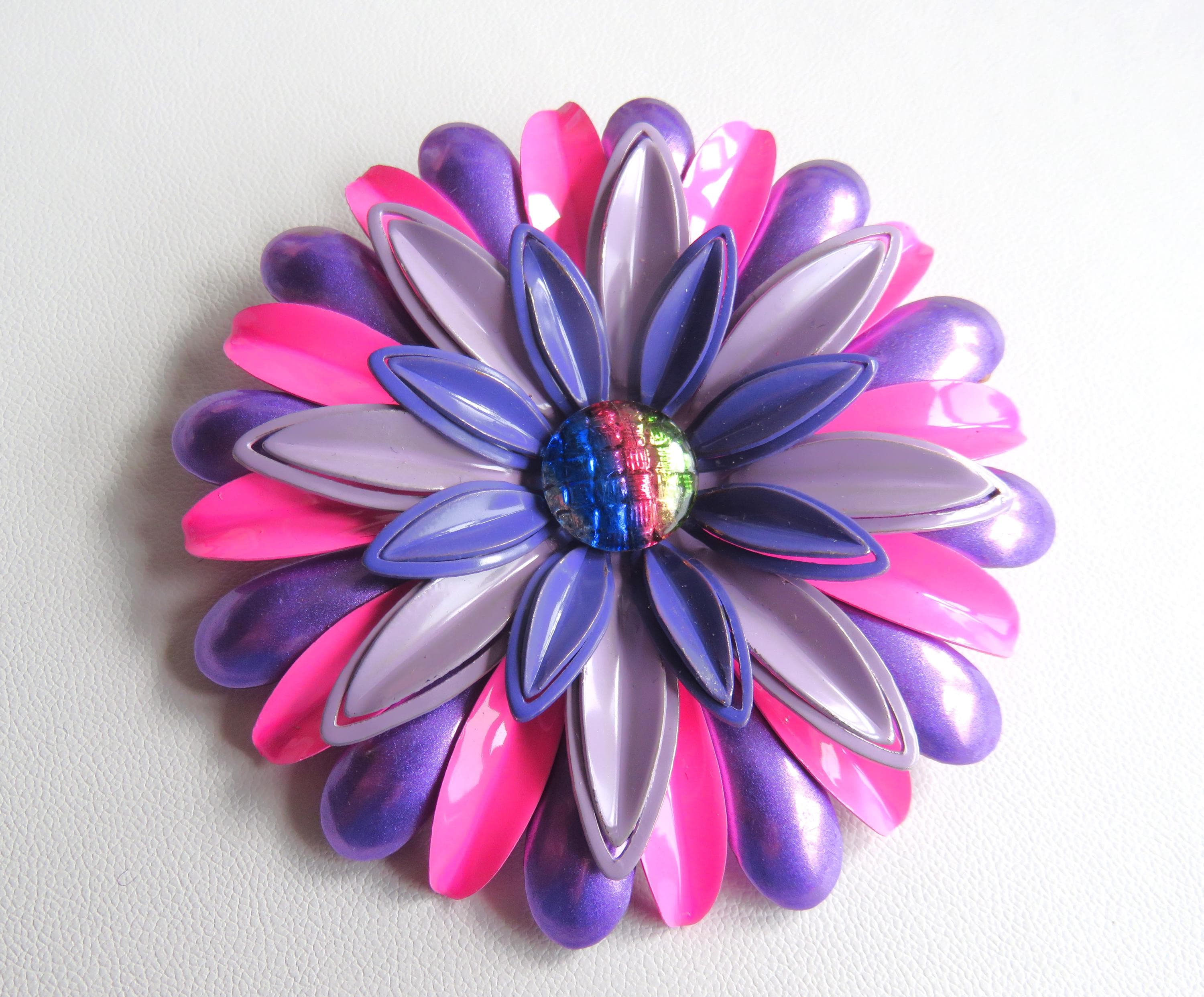 80s USA製　pin head アートレザーケース付き　オブジェ　プロダクト Outta Sight Flower Power Brooch Pin - Etsy