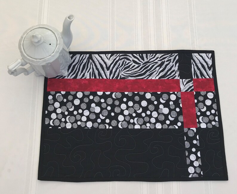 QUILTED PLACEMAT SET of 4 Red Black and White Placemats Etsy