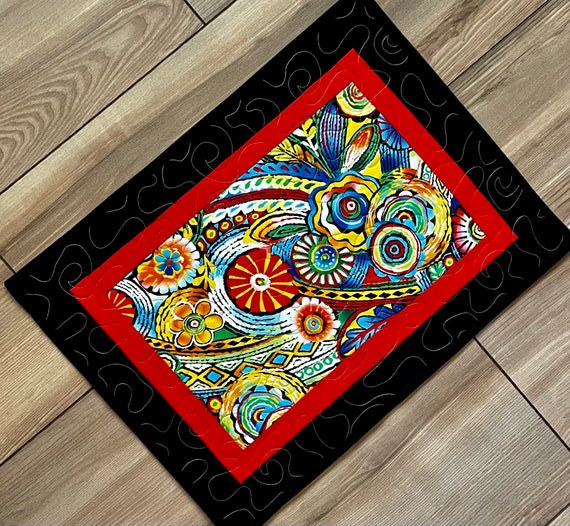 QUILTED PLACEMAT SET of 4, Bold Abstract Print of Flower Contemporary Placemats, Handmade, Pieced Placemats, Multi Colored Placemats