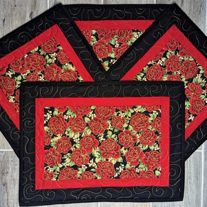 QUILTED PLACEMAT SET of 4, Elegant Placemats, Handmade Placemats, Quilted Placemats, Red Roses on Black, Gold Metallic