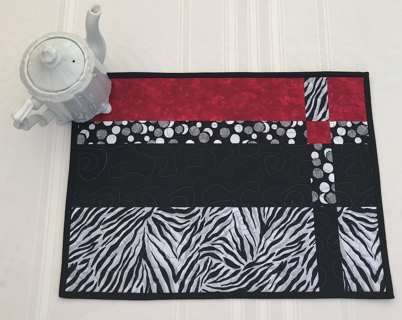 QUILTED PLACEMAT SET of 4 Red Black and White Placemats Etsy
