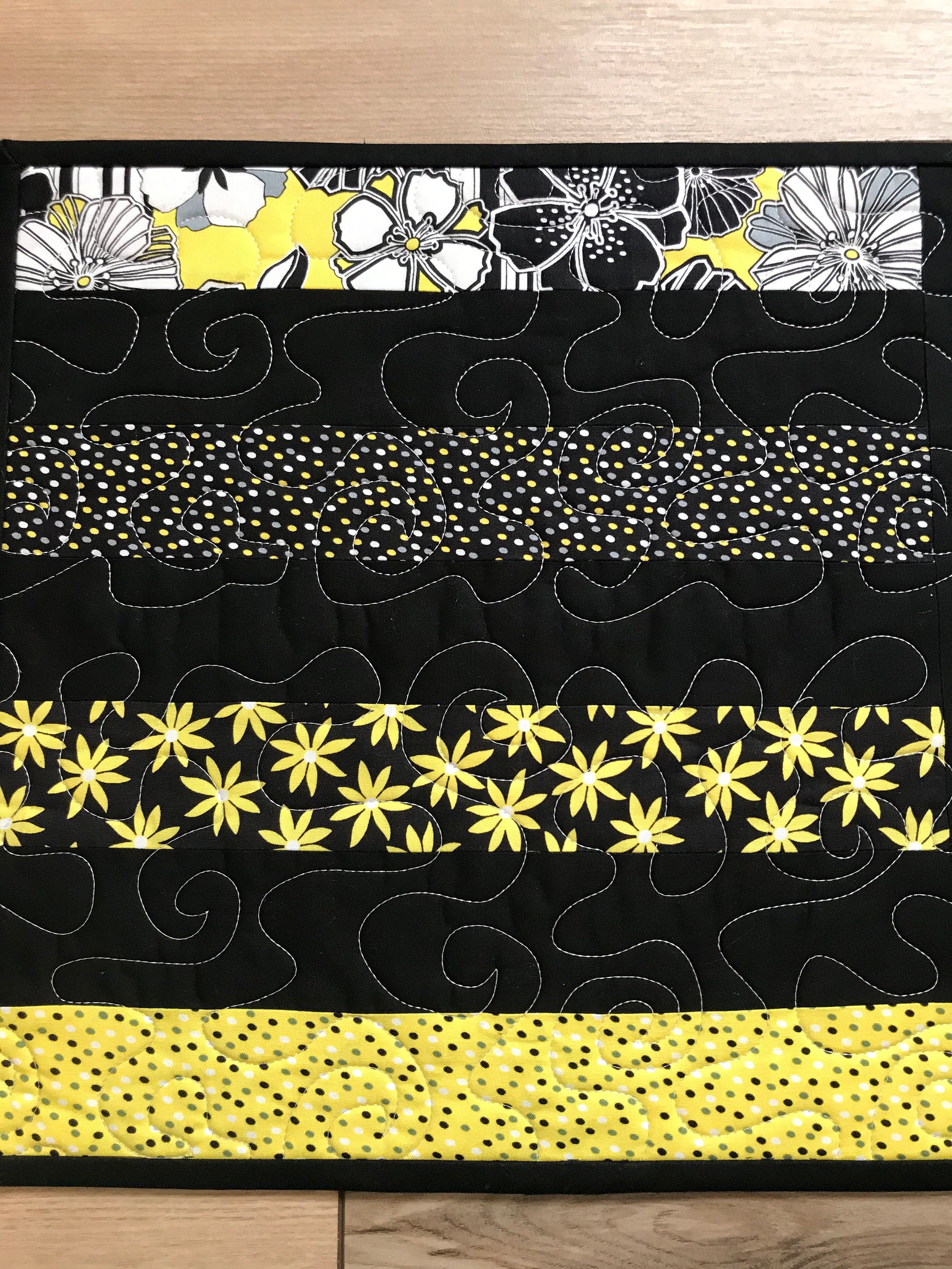 QUILTED PLACEMAT SET of 4 Black White and Yellow Placemats Etsy 日本