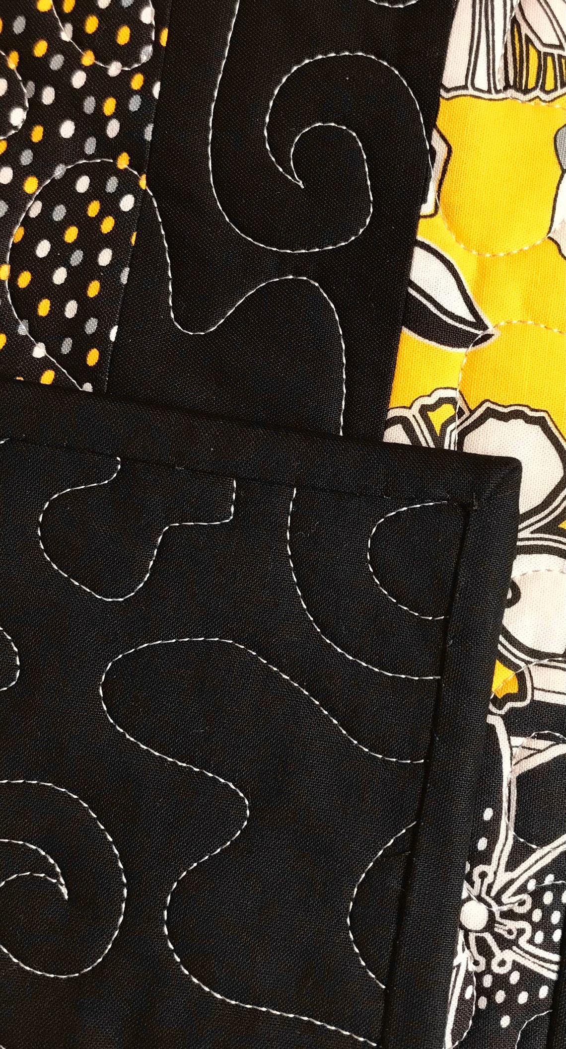 QUILTED PLACEMAT SET of 4 Black White and Yellow Placemats Etsy 日本