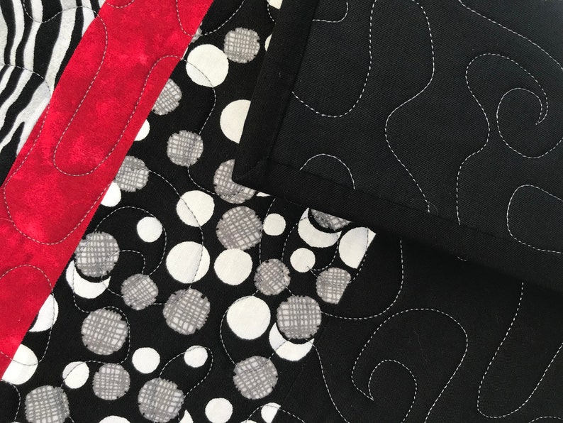 QUILTED PLACEMAT SET of 4 Red Black and White Placemats Etsy