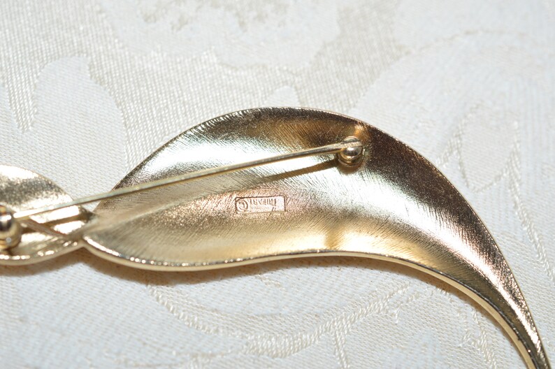 VINTAGE TRIFARI Gold Tone LEAF Brooch Pin 4 inches long | Etsy
