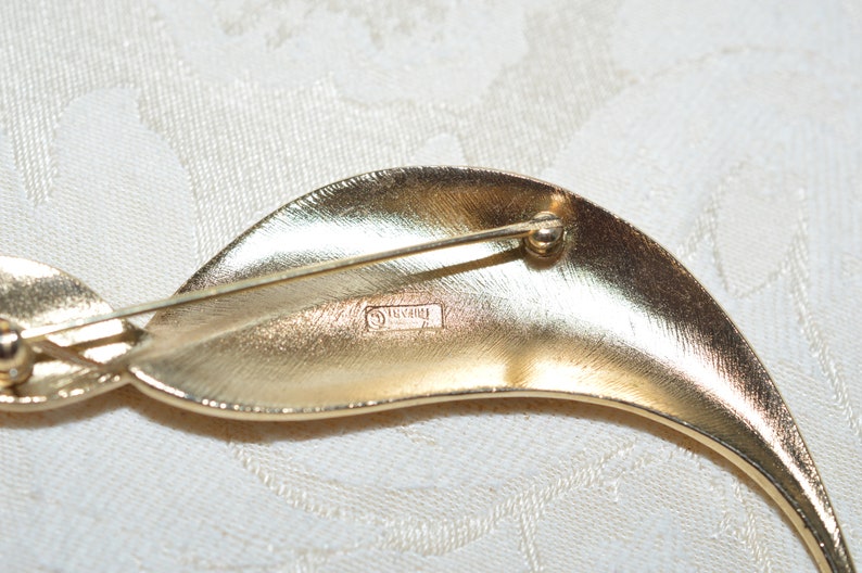 VINTAGE TRIFARI Gold Tone LEAF Brooch Pin 4 inches long Etsy