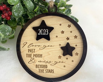 Adorno navideño conmemorativo Regalo de aborto espontáneo Te extraño más allá de las estrellas Personalizado en memoria del regalo de simpatía del árbol de Navidad de un ser querido