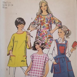 Pode incluir: Envelope de padrão da revista Simplicity Fashion Magazine. A capa apresenta ilustrações de mulheres em várias roupas, incluindo um vestido floral e um avental. O envelope está rotulado "5377" e "Medium Tamanho 12-14 Miss".