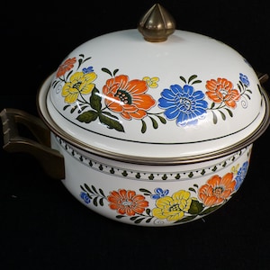 Enamel and Brass Dutch Oven Vintage Regency by Newcor