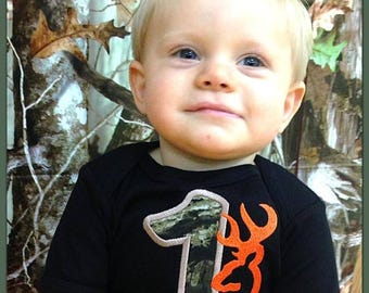 Combinaison/chemise pour le premier anniversaire du chasseur (manches courtes)