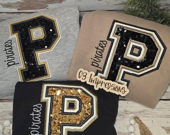 Sweat-shirt lettre sequins personnalisé, col rond avec écusson universitaire, chemise initiale personnalisée, pull lettre lettre scintillante, chemise Game Day, maman sportive