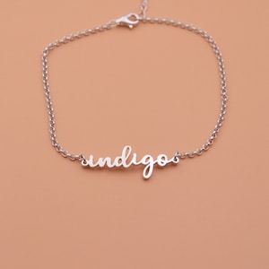 Pulsera con nombre en minúscula, pulsera índigo, regalo de aniversario, regalo personalizado para ella