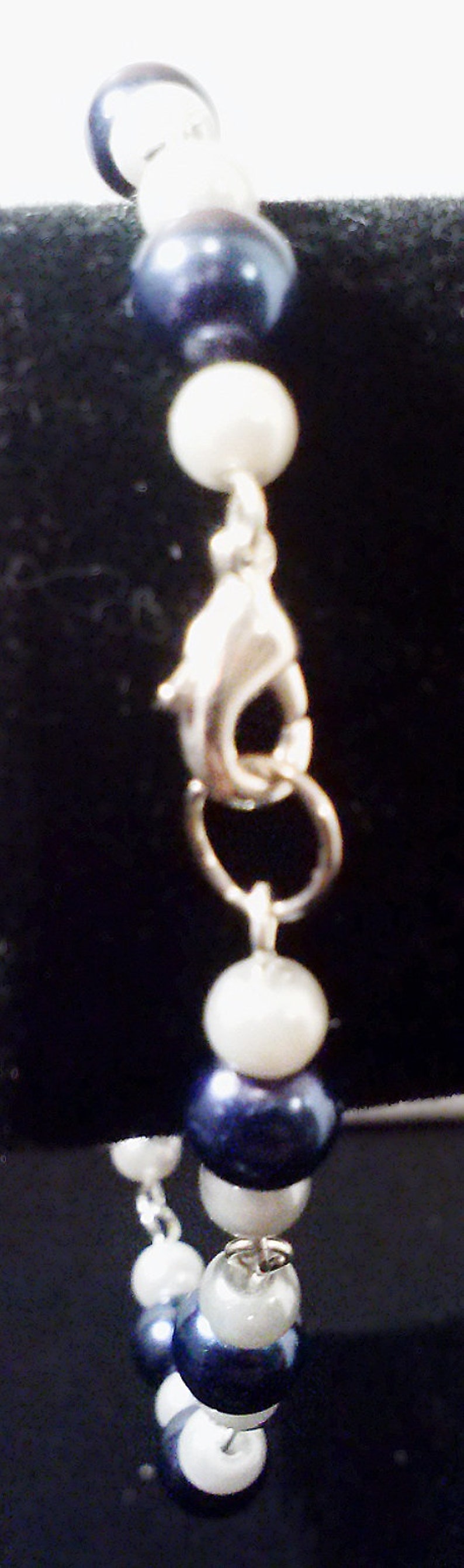 Silver and Navy Pearl Finish Beaded Bracelet on Elegant Silver Linked