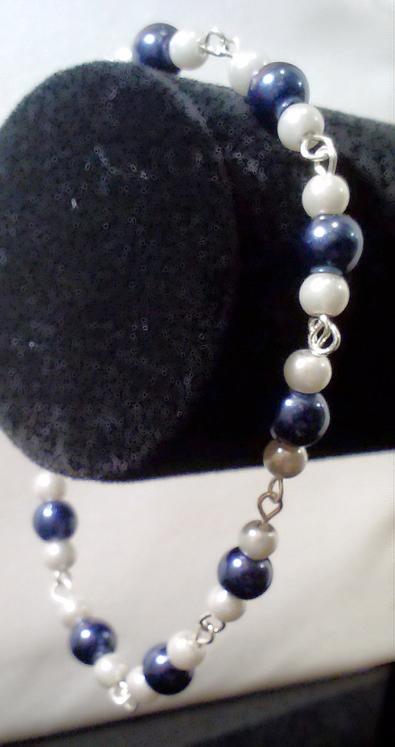 Silver and Navy Pearl Finish Beaded Bracelet on Elegant Silver Linked