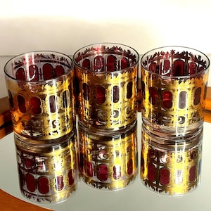 Balles lowball à volutes de canneberges • Culver • Années 1960 • Accessoires de bar vintage • 3 verres à whisky/cocktail • Rouge rubis • Filigrane gothique doré • Milieu du siècle