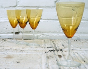 Copas de vino antiguas • Década de 1920 • Vástago vintage • Copas de cristal fino • Cuenco de ámbar • Tallos claros • Blanco / Vino de postre / Jerez / Aperitivo