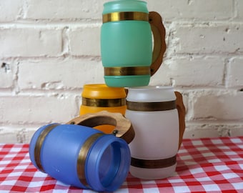 Retro fatmuggar från 1960-talet, Siestaware, fyra (4) flerfärgade glasroot beer-sejdel, tikibardekor, outrigger-ölmuggar, orange blå vit grön