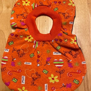 1 Babero infantil 11" cuello Pull Over Head Camiseta necesidades especiales baba algodón poliéster corazones florales cartas buzones carta de amor