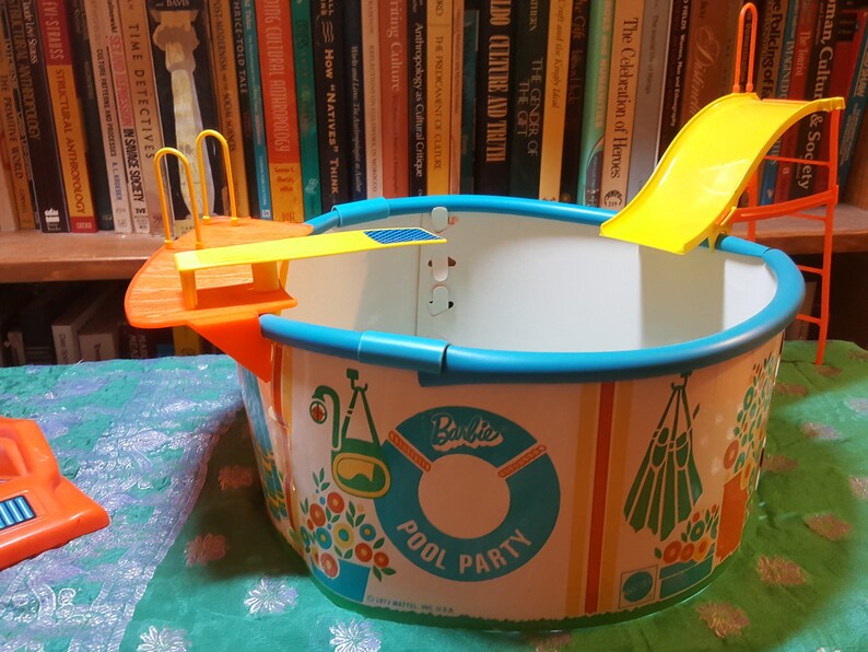 1974 Barbie S Pool Party Features A Pool With Way Cool 1970s Designs On The Pool Itself A Sundeck Diving Board Floating Chair Surfboard