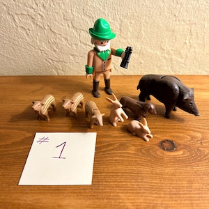 Playmobil animals, Rembrandt, and Victorian mansion figures and accessories