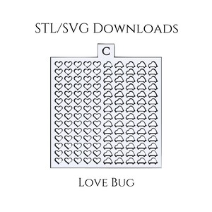 Puede incluir: Un archivo de diseño digital en blanco y negro para un escarabajo de amor impreso en 3D con corazones y coches. El diseño está etiquetado como "LOVE BUG" y "C".